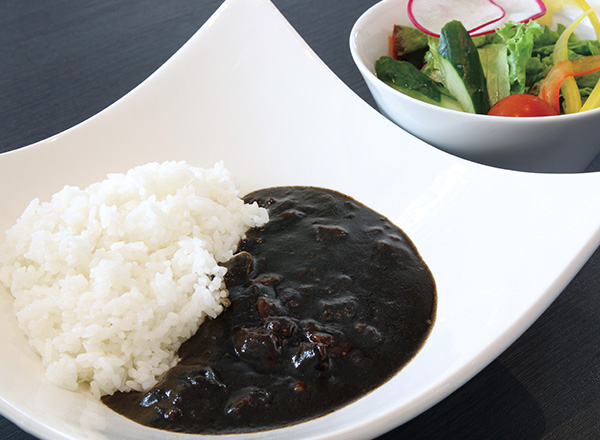 漆黒の牛すじカレー